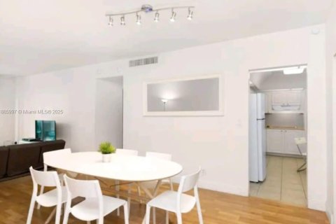 Condo in Hollywood, Florida, 1 bedroom  № 1933937 - photo 23