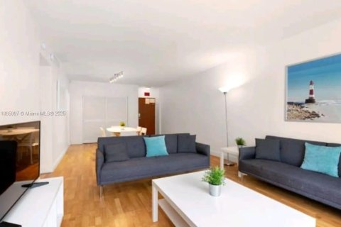 Condo in Hollywood, Florida, 1 bedroom  № 1933937 - photo 5