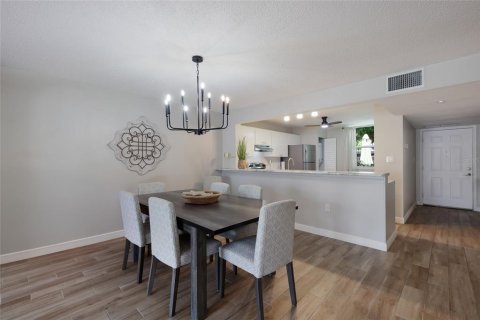 Condo in Bradenton, Florida, 2 bedrooms  № 2379822 - photo 13