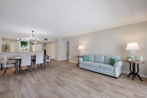 Condo in Bradenton, Florida, 2 bedrooms  № 2379822 - photo 16