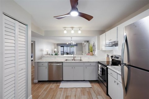 Condo in Bradenton, Florida, 2 bedrooms  № 2379822 - photo 10