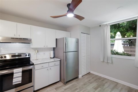 Condo in Bradenton, Florida, 2 bedrooms  № 2379822 - photo 8