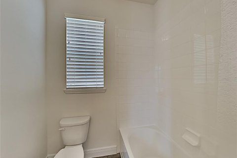 House in Windermere, Florida 5 bedrooms, 277.68 sq.m. № 2219686 - photo 21
