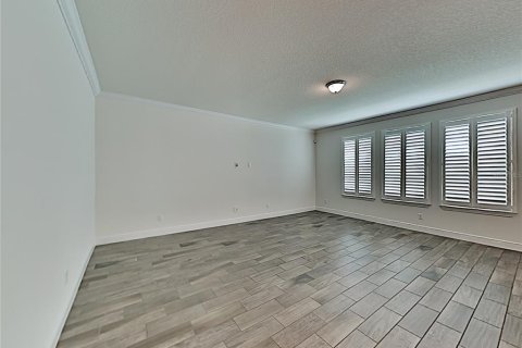 House in Windermere, Florida 5 bedrooms, 277.68 sq.m. № 2219686 - photo 3