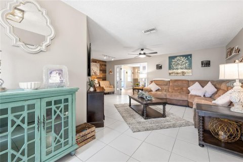 Casa en venta en Seminole, Florida, 4 dormitorios, 211.07 m2 № 1802973 - foto 4
