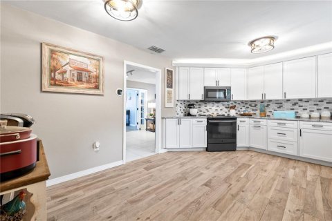 Casa en venta en Seminole, Florida, 4 dormitorios, 211.07 m2 № 1802973 - foto 10