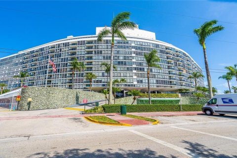 Condo in Miami Beach, Florida, 1 bedroom № 1973268 - photo 5