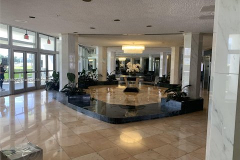 Condo in Miami Beach, Florida, 1 bedroom № 1973268 - photo 13
