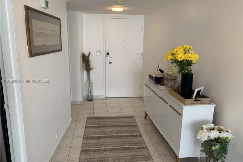 Condo in Miami Beach, Florida, 1 bedroom № 1973268 - photo 20