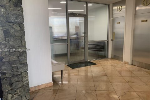 Condo in Miami Beach, Florida, 1 bedroom № 1973268 - photo 12