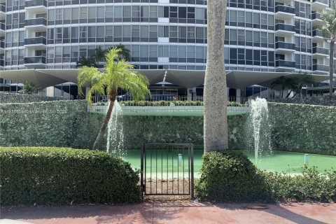 Condo in Miami Beach, Florida, 1 bedroom № 1973268 - photo 7