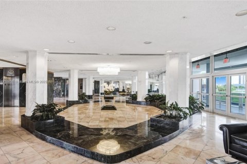 Condo in Miami Beach, Florida, 1 bedroom № 1973268 - photo 9