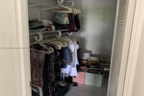 Condo in Miami Beach, Florida, 1 bedroom № 1973268 - photo 28