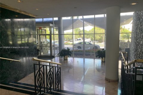 Condo in Miami Beach, Florida, 1 bedroom № 1973268 - photo 14