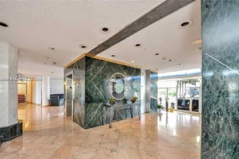 Condo in Miami Beach, Florida, 1 bedroom № 1973268 - photo 17