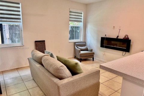 Touwnhouse à vendre à Miami, Floride: 3 chambres, 146.69 m2 № 1890100 - photo 8