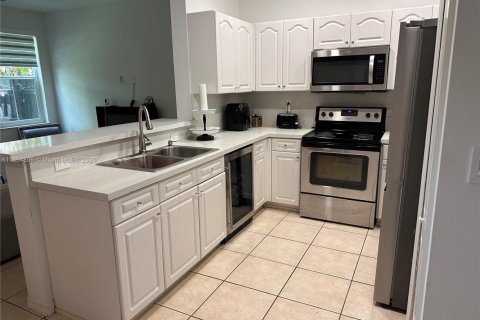 Touwnhouse à vendre à Miami, Floride: 3 chambres, 146.69 m2 № 1890100 - photo 5