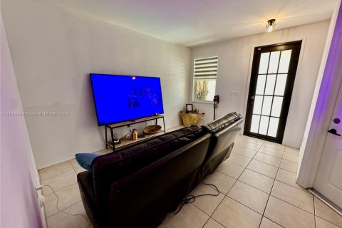 Touwnhouse à vendre à Miami, Floride: 3 chambres, 146.69 m2 № 1890100 - photo 12