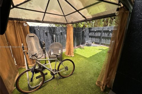 Touwnhouse à vendre à Miami, Floride: 3 chambres, 146.69 m2 № 1890100 - photo 16