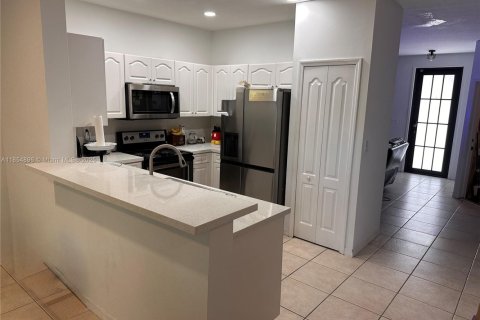 Touwnhouse à vendre à Miami, Floride: 3 chambres, 146.69 m2 № 1890100 - photo 6