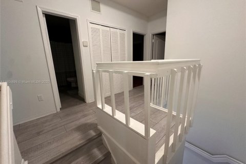 Touwnhouse à vendre à Miami, Floride: 3 chambres, 146.69 m2 № 1890100 - photo 17
