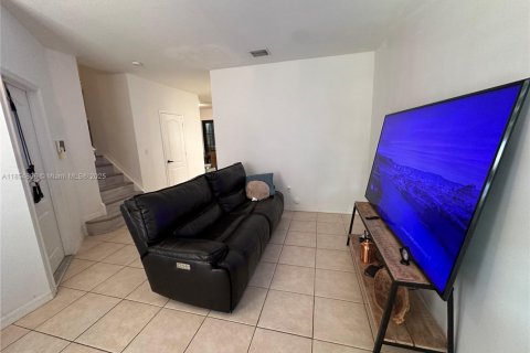 Touwnhouse à vendre à Miami, Floride: 3 chambres, 146.69 m2 № 1890100 - photo 13