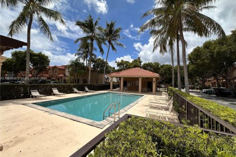 Touwnhouse à vendre à Miami, Floride: 3 chambres, 146.69 m2 № 1890100 - photo 4