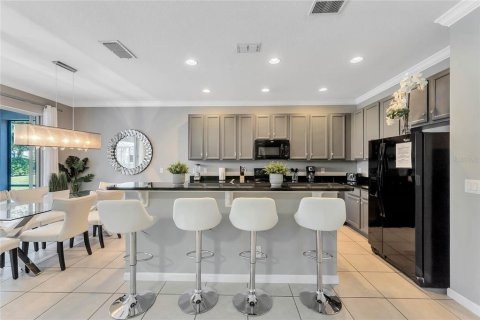 House in Davenport, Florida 6 bedrooms, 292.55 sq.m. № 2220784 - photo 3