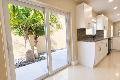 Villa ou maison à louer à Boca Raton, Floride: 3 chambres, 182.37 m2 № 2397783 - photo 6