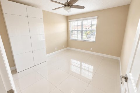 Villa ou maison à louer à Boca Raton, Floride: 3 chambres, 182.37 m2 № 2397783 - photo 15