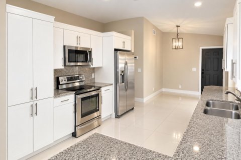 Villa ou maison à louer à Boca Raton, Floride: 3 chambres, 182.37 m2 № 2397783 - photo 4