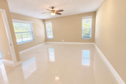 Villa ou maison à louer à Boca Raton, Floride: 3 chambres, 182.37 m2 № 2397783 - photo 10
