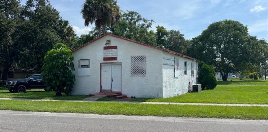 Immobilier commercial à Titusville, Floride 118.91 m2 № 2206433