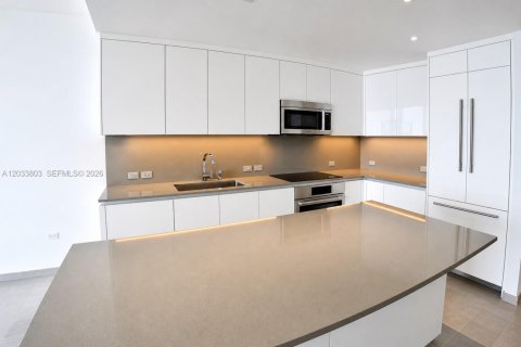 Condo in Miami, Florida, 1 bedroom  № 2186323 - photo 9
