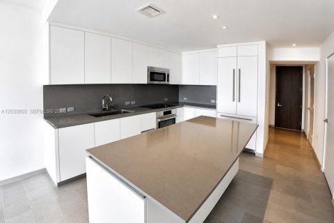 Condo in Miami, Florida, 1 bedroom  № 2186323 - photo 11