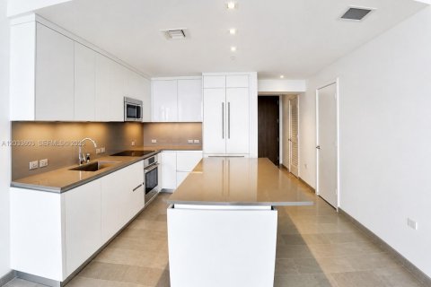 Condo in Miami, Florida, 1 bedroom  № 2186323 - photo 8
