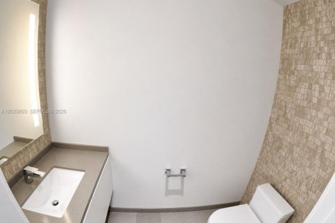 Condo in Miami, Florida, 1 bedroom  № 2186323 - photo 16