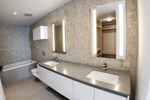 Condo in Miami, Florida, 1 bedroom  № 2186323 - photo 23