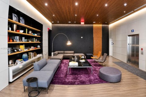 Condo in Miami, Florida, 1 bedroom  № 2186323 - photo 3
