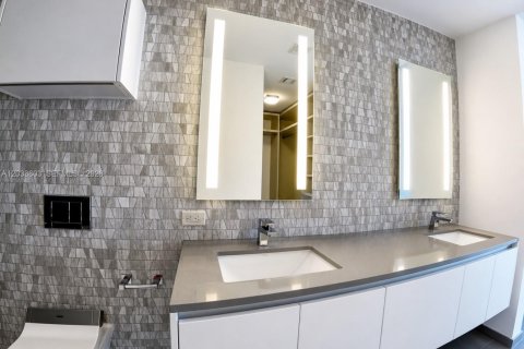 Condo in Miami, Florida, 1 bedroom  № 2186323 - photo 22