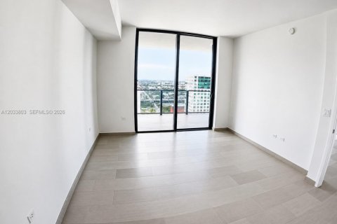 Condo in Miami, Florida, 1 bedroom  № 2186323 - photo 14