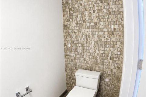 Condo in Miami, Florida, 1 bedroom  № 2186323 - photo 18