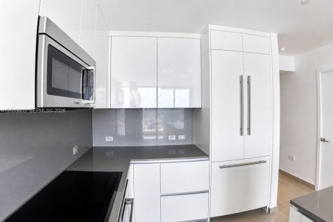 Condo in Miami, Florida, 1 bedroom  № 2186323 - photo 12