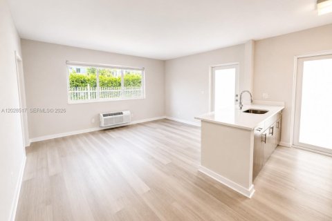 Appartement à louer à Miami Beach, Floride: 1 chambre, 63.17 m2 № 2085624 - photo 2