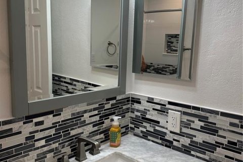 Condominio en alquiler en Saint Petersburg, Florida, 1 dormitorio, 54.35 m2 № 1917075 - foto 17