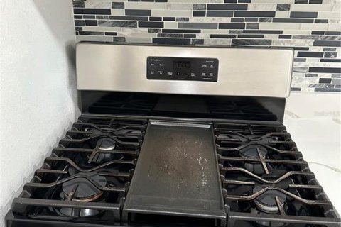 Condominio en alquiler en Saint Petersburg, Florida, 1 dormitorio, 54.35 m2 № 1917075 - foto 8