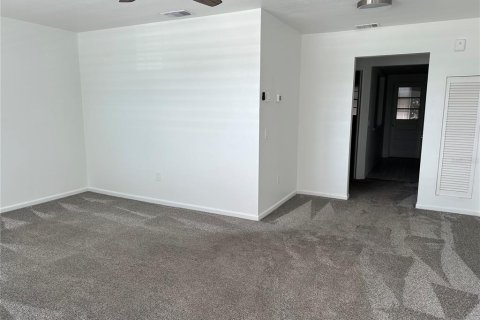 Condominio en alquiler en Saint Petersburg, Florida, 1 dormitorio, 54.35 m2 № 1917075 - foto 2