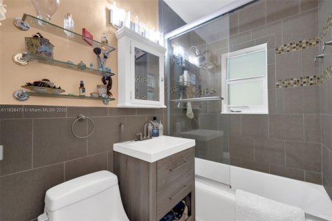 House in Fort Lauderdale, Florida 3 bedrooms, 118.54 sq.m. № 1830118 - photo 11
