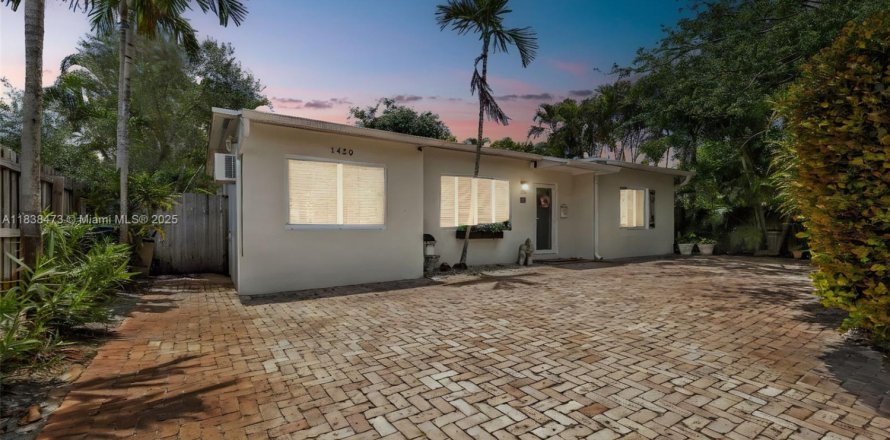 House in Fort Lauderdale, Florida 3 bedrooms, 118.54 sq.m. № 1830118