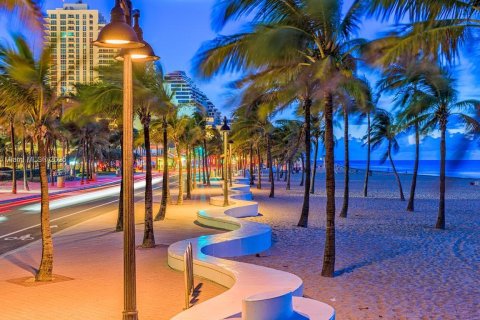 House in Fort Lauderdale, Florida 3 bedrooms, 118.54 sq.m. № 1830118 - photo 30